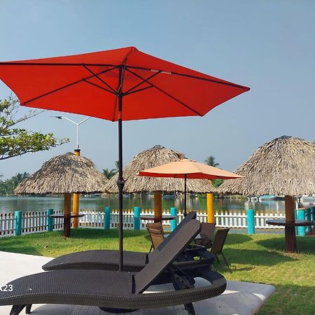 Hotel La Cueva Del Pirata กาสซีตาส ภายนอก รูปภาพ