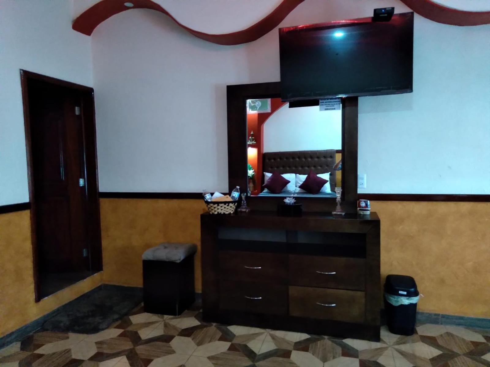 Hotel La Cueva Del Pirata กาสซีตาส ภายนอก รูปภาพ