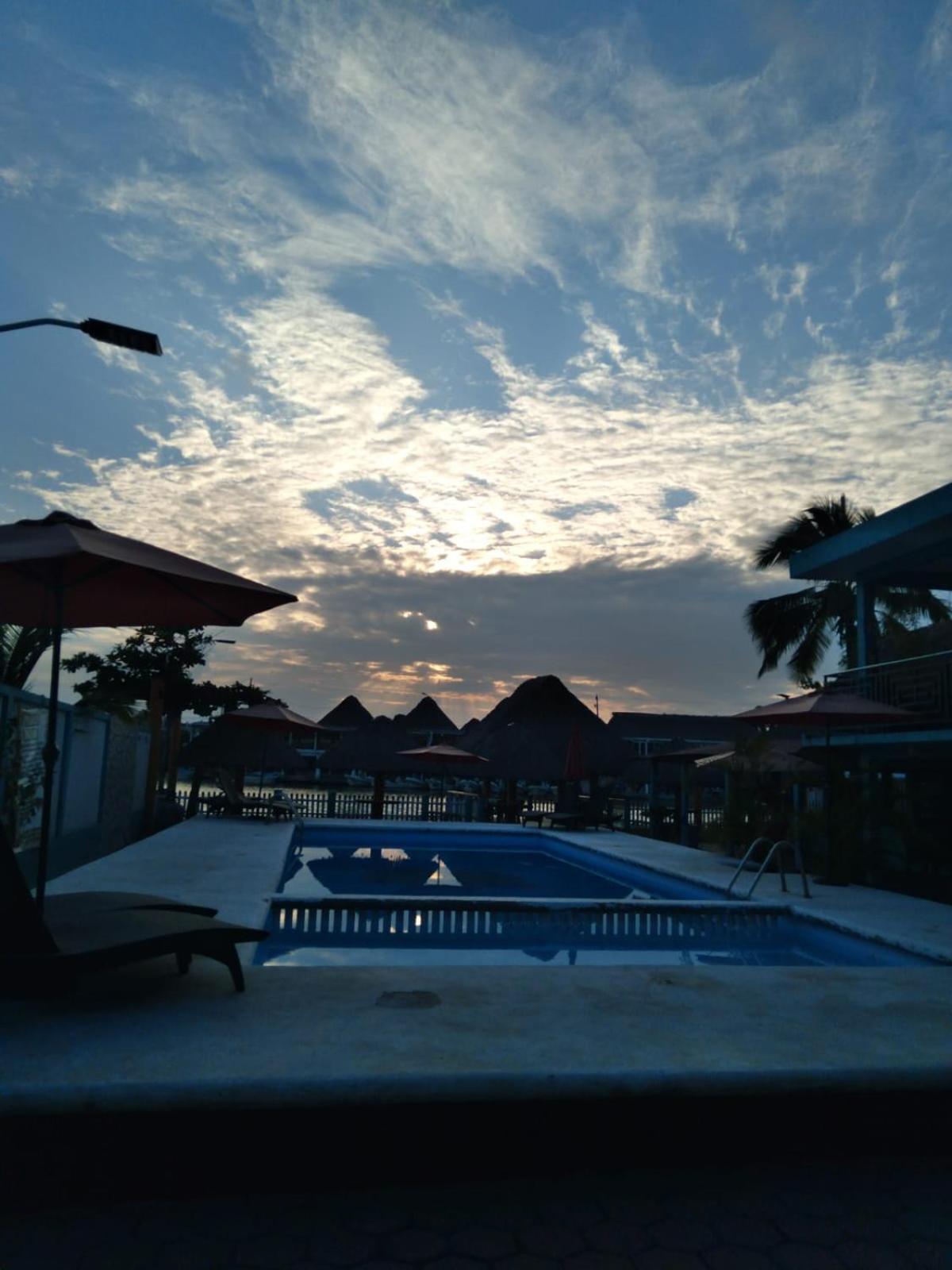 Hotel La Cueva Del Pirata กาสซีตาส ภายนอก รูปภาพ