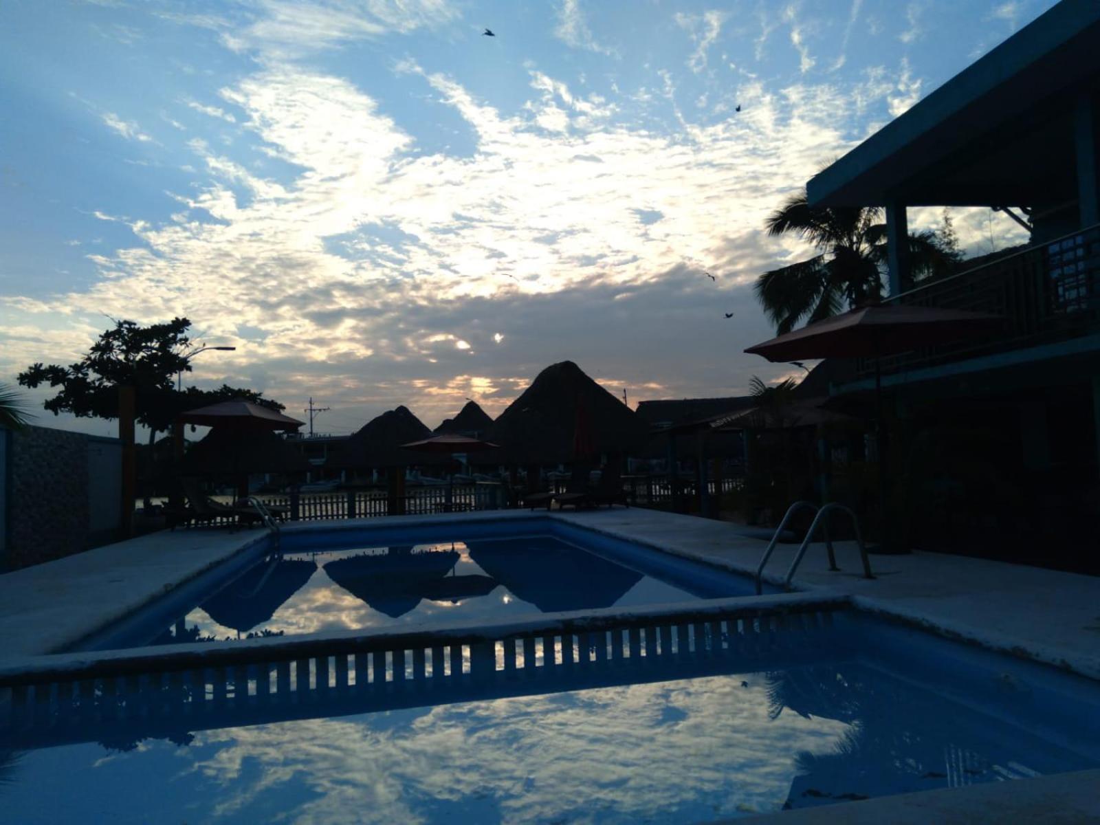 Hotel La Cueva Del Pirata กาสซีตาส ภายนอก รูปภาพ