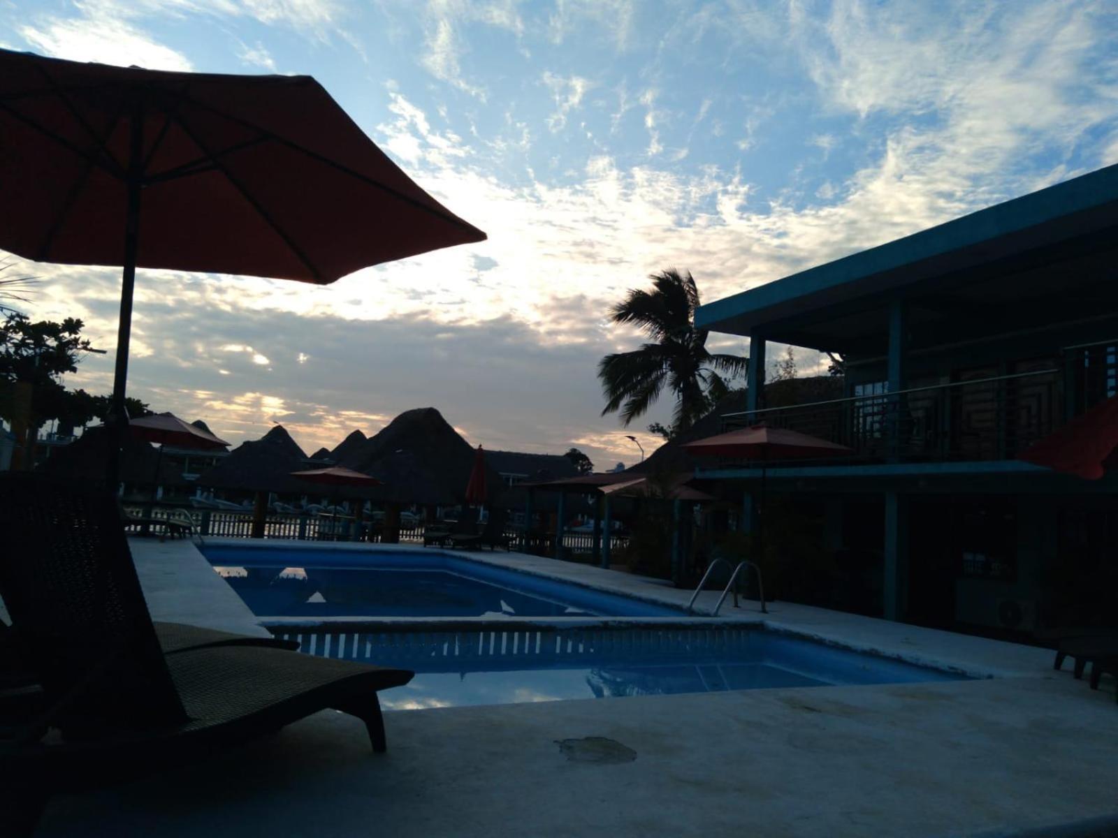 Hotel La Cueva Del Pirata กาสซีตาส ภายนอก รูปภาพ