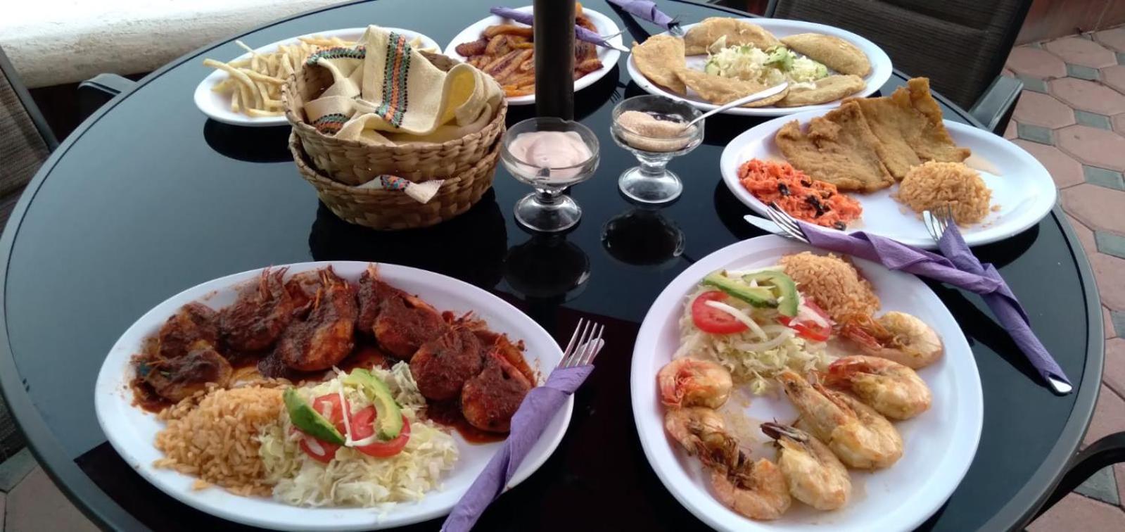 Hotel La Cueva Del Pirata กาสซีตาส ภายนอก รูปภาพ