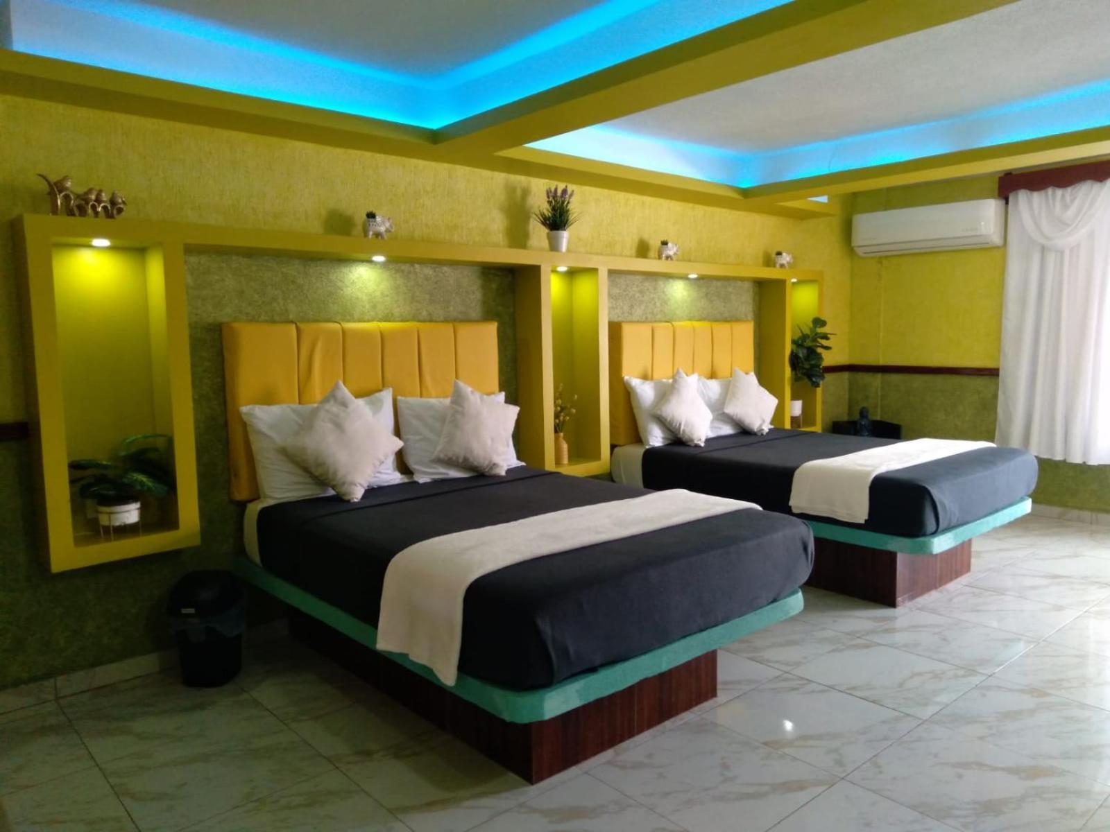Hotel La Cueva Del Pirata กาสซีตาส ภายนอก รูปภาพ