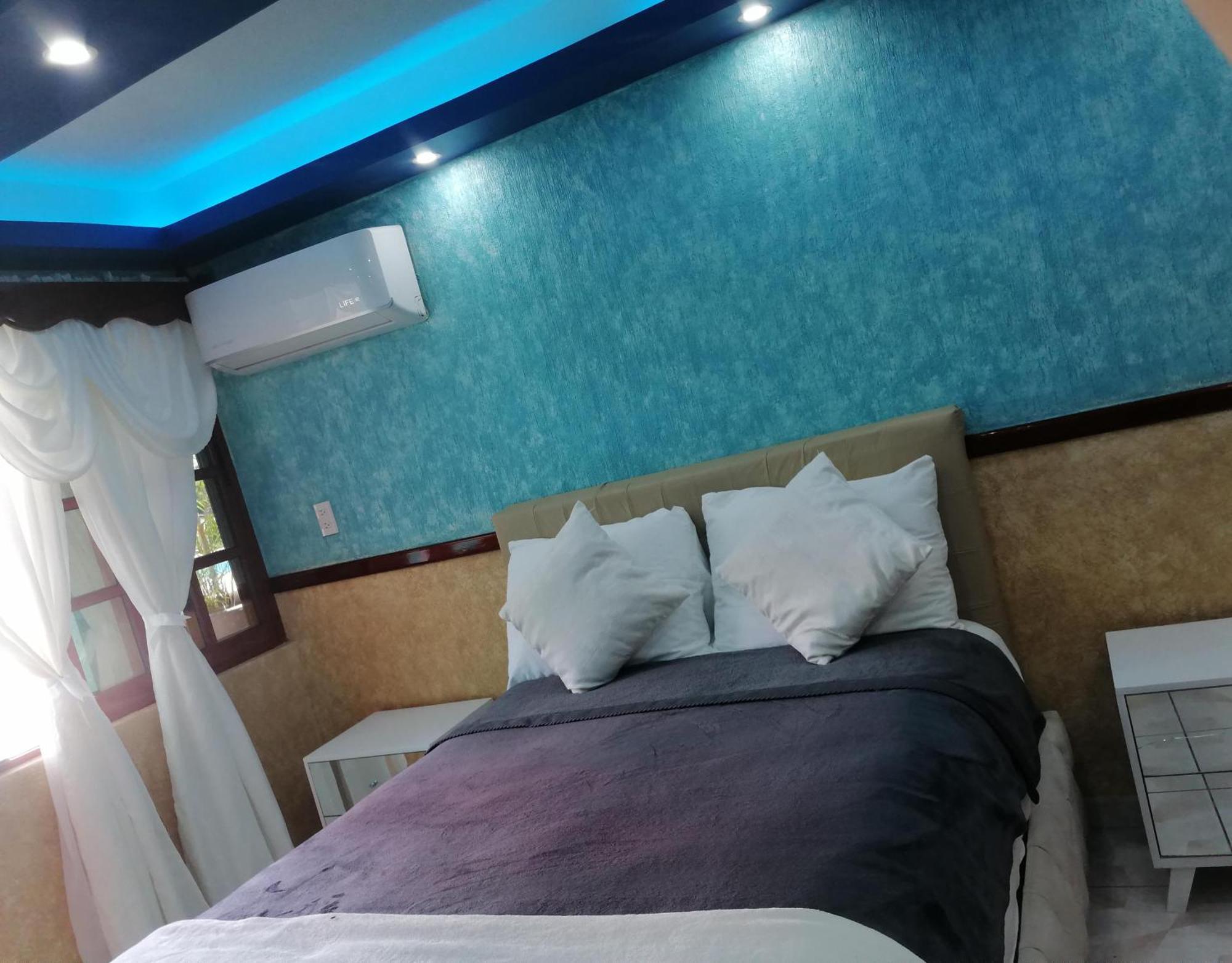Hotel La Cueva Del Pirata กาสซีตาส ภายนอก รูปภาพ