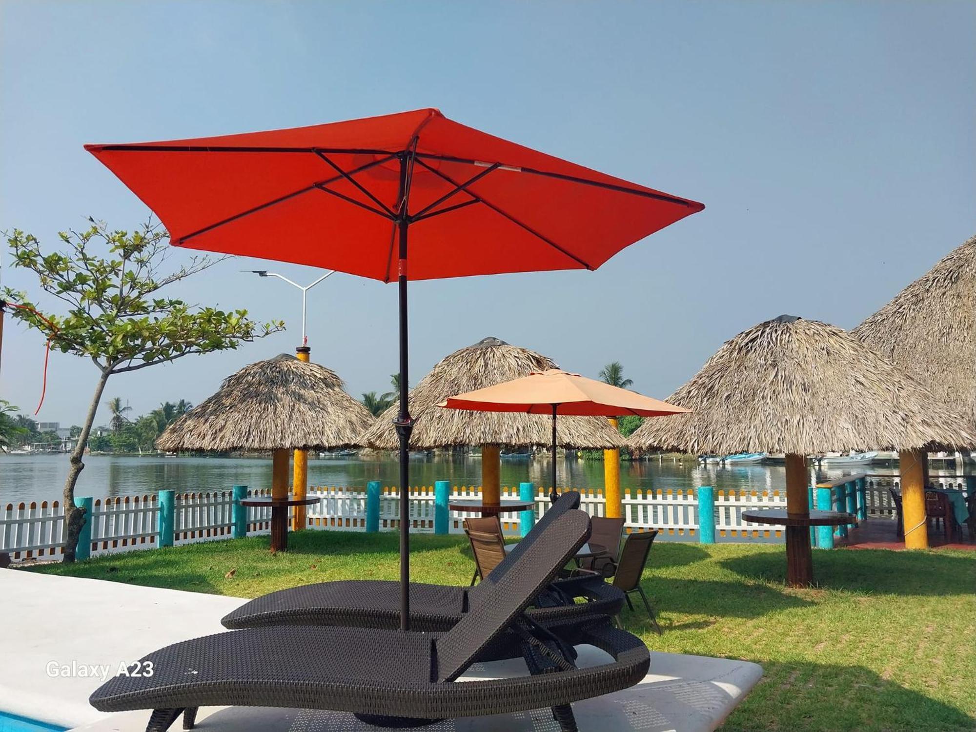 Hotel La Cueva Del Pirata กาสซีตาส ภายนอก รูปภาพ