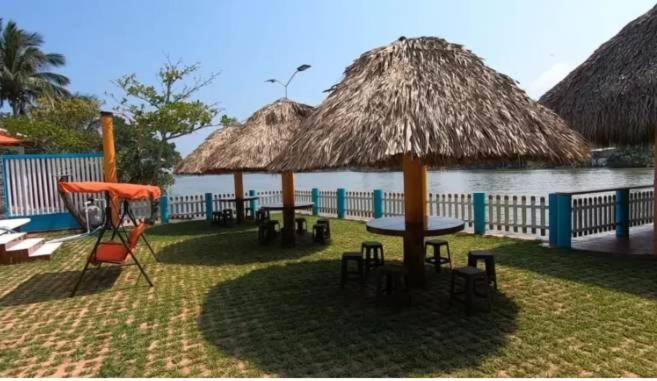 Hotel La Cueva Del Pirata กาสซีตาส ภายนอก รูปภาพ